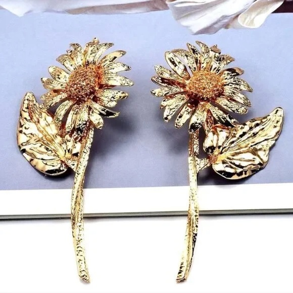 Zara Jewelry - Zara gold Sunflower Earrings